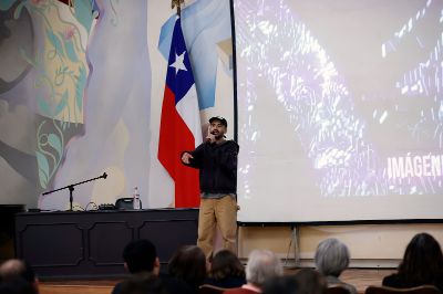 El evento contó con una vibrante presentación musical del rapero Felipe Berríos, conocido como “Bronko Yotte”.